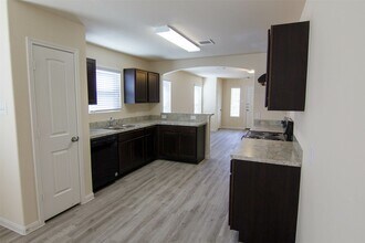 Building Photo - 8603 Doris Oaks Cir