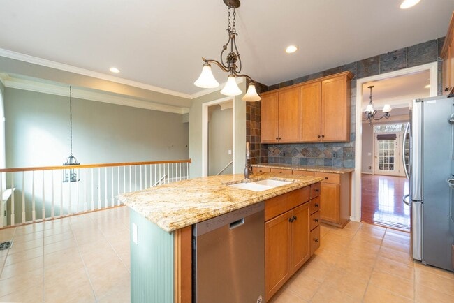 Foto del edificio - Updated Faircrest 4 BD 3.5 BA Townhome