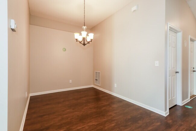 Foto del edificio - 2608 Royal Pointe Dr