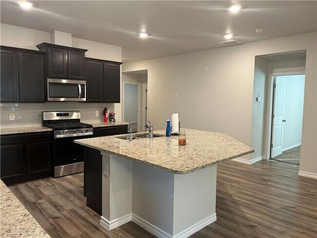 Building Photo - 7825 Salais Dr