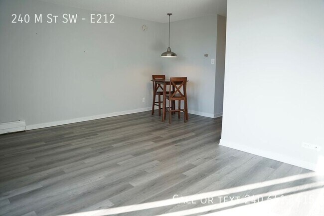 Foto del edificio - 240 M St SW