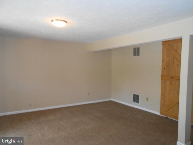 Building Photo - 131 Township Ct