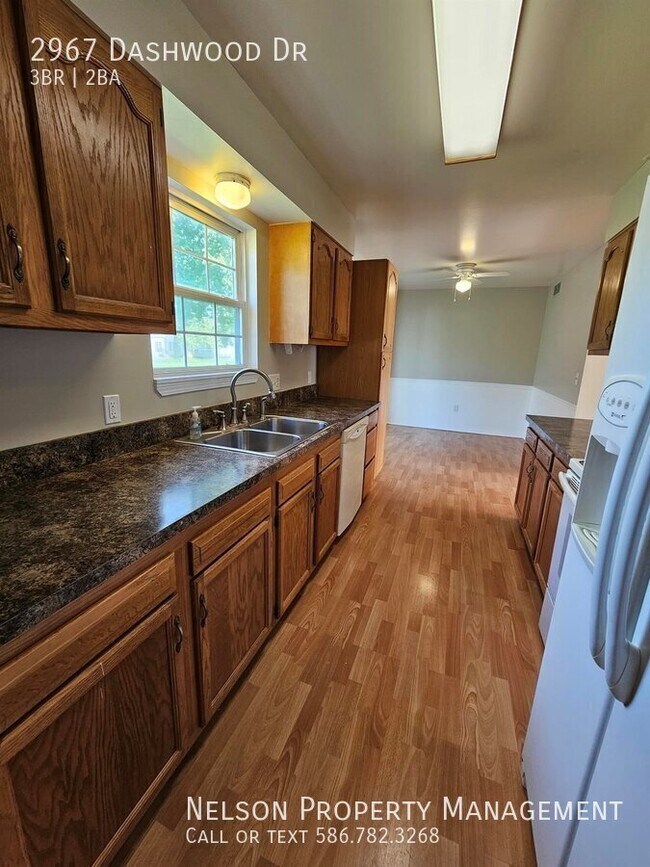 Foto del edificio - 2967 Dashwood Ave