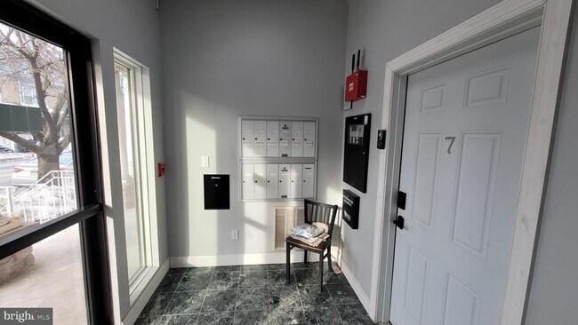 Foto del edificio - 1729 CENTRE Ave