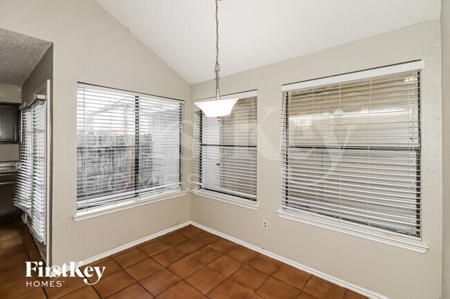 Foto del edificio - 8603 Kinghaven St