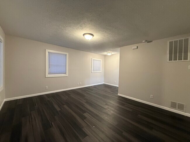 Building Photo - 4012 E 30th St