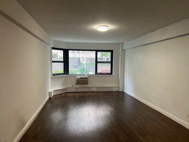 Building Photo - 219 E 69th St