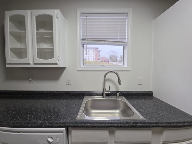 Building Photo - 105 Becky Dr