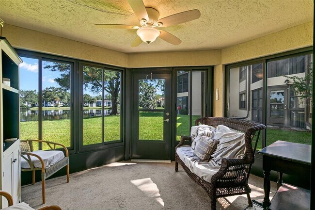 Foto del edificio - 237 Woodlake Wynde