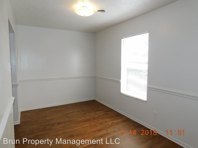 Building Photo - 1035 W Parkway Ave