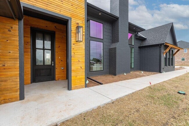 Foto del edificio - 2221 Brentwood Blvd