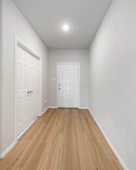 Foto del edificio - 223 Miramar Ave