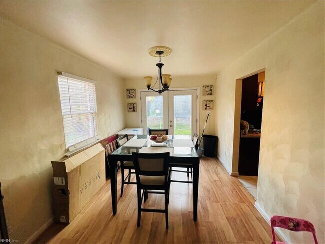 Foto del edificio - 3327 Lakecrest Rd