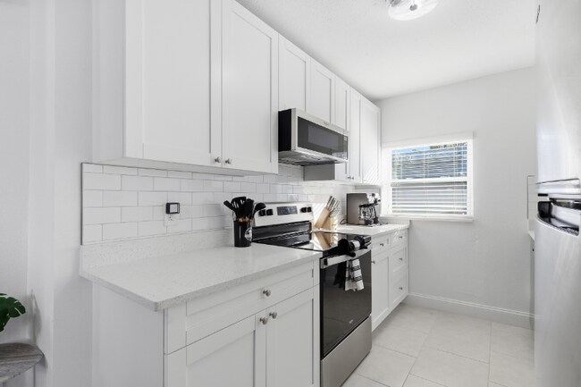 Building Photo - 118 W Sligh Ave