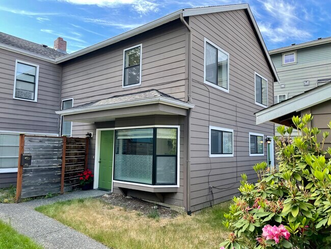 Magnolia - 3420 34th Ave W
