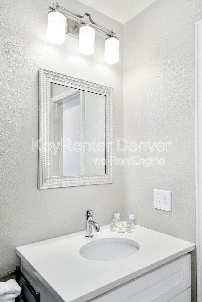 Foto del edificio - 2409 Tremont Pl