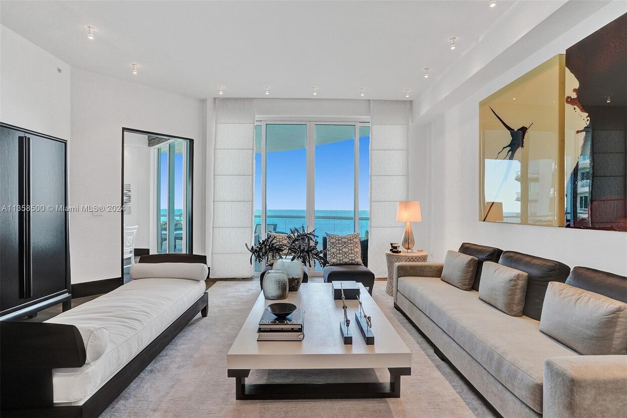 Foto principal - 16047 Collins Ave