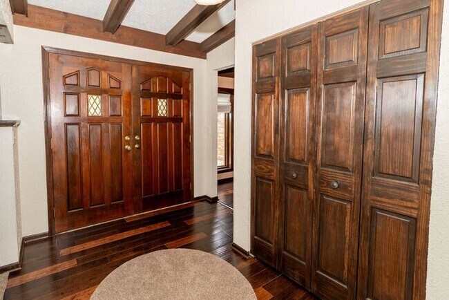 Building Photo - Prairie Lane Estates 3 bedroom ranch with spacious rooms and amenities beyond your imagination
