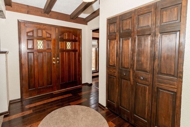 Building Photo - Prairie Lane Estates this one-of-a kind home offers outstanding features and endless possibilitie...
