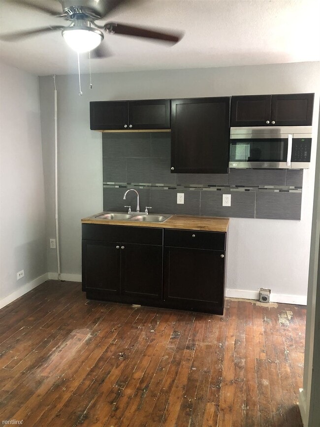 Building Photo - 1 br, 1 bath Duplex - 211 Robert E Lee C -...