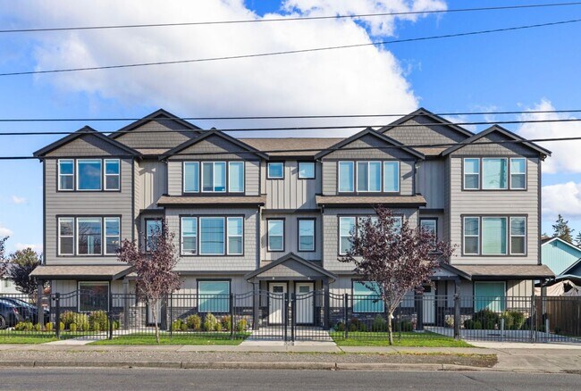 Foto del edificio - Rainier View Court Townhomes