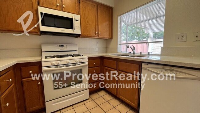 Building Photo - 3 Bed 2 Bath in Desirable Victorville Seni...