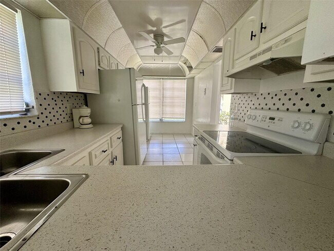 Building Photo - 5980 NW 64th Ave