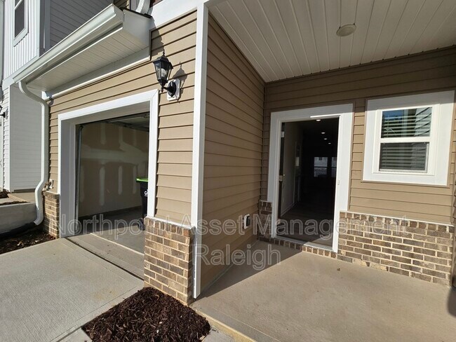 Building Photo - 682 Rolling Flds Dr