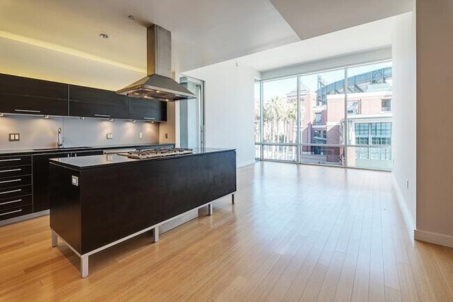 Building Photo - 2 bedroom in San Francisco CA 94107
