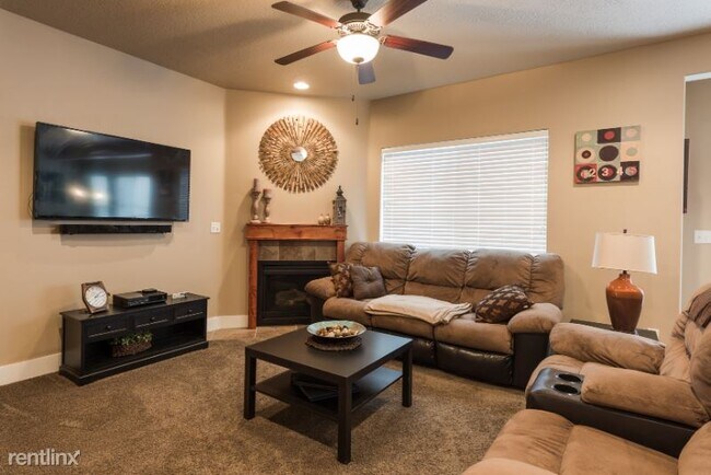 Building Photo - 3 br, 2.5 bath House - 414 E Penney Ave