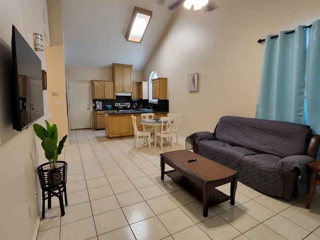 Foto del edificio - 3810 W Sarah Evans