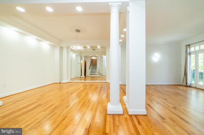 Building Photo - 7704 Annandale Mains Ct