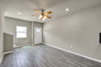 Building Photo - 11756 White Cedar St
