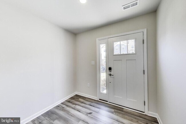 Foto del edificio - 11003 Barnard Pl