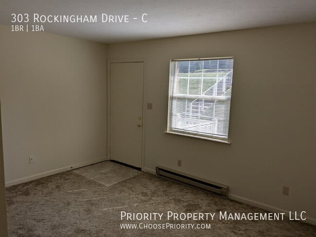 Foto del edificio - 303 Rockingham Dr