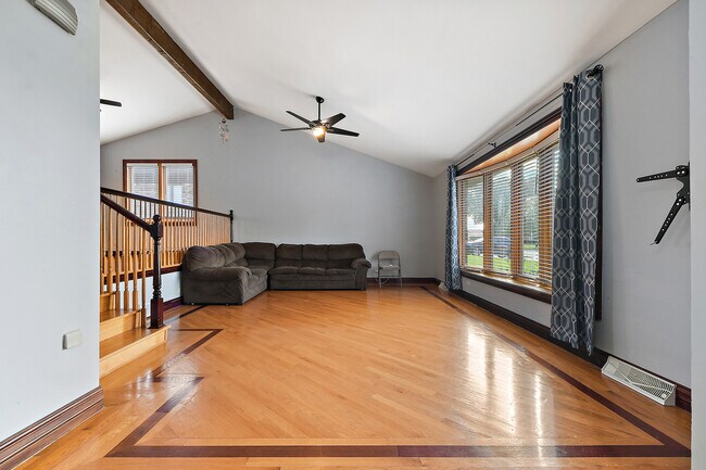 Building Photo - 13050 Meadowview Ln