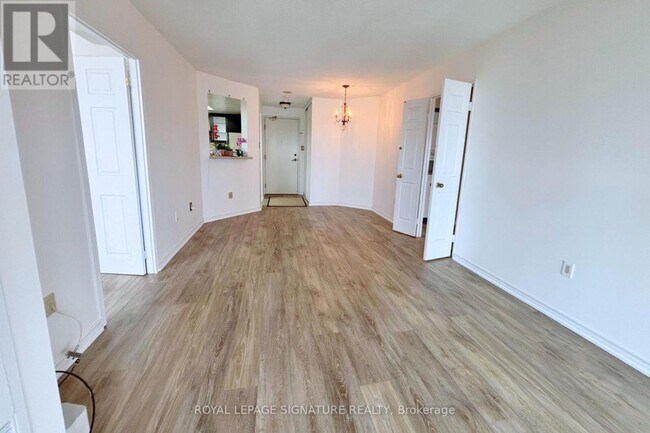 Photo du bâtiment - 4470-4470 Tucana Ct