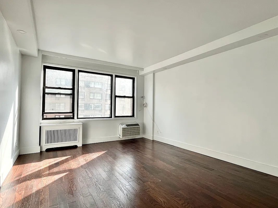 Foto principal - 333 E 34th St