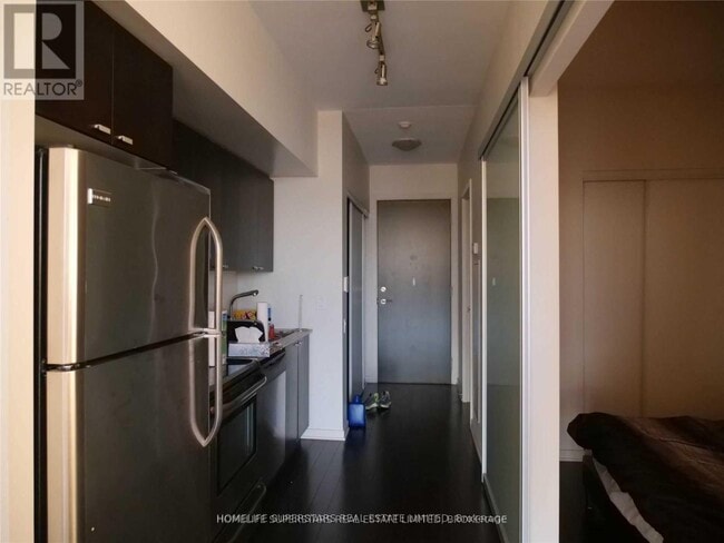 Building Photo - 105 The Queensway