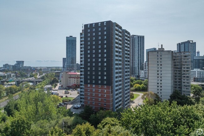 Photo du bâtiment - 230 Oak St