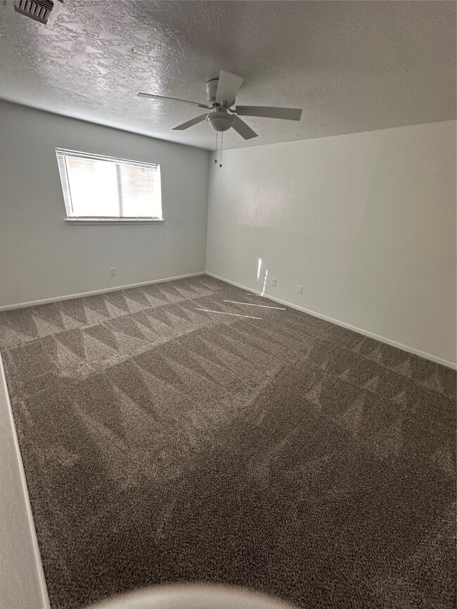 Building Photo - 709 Skylark Rd