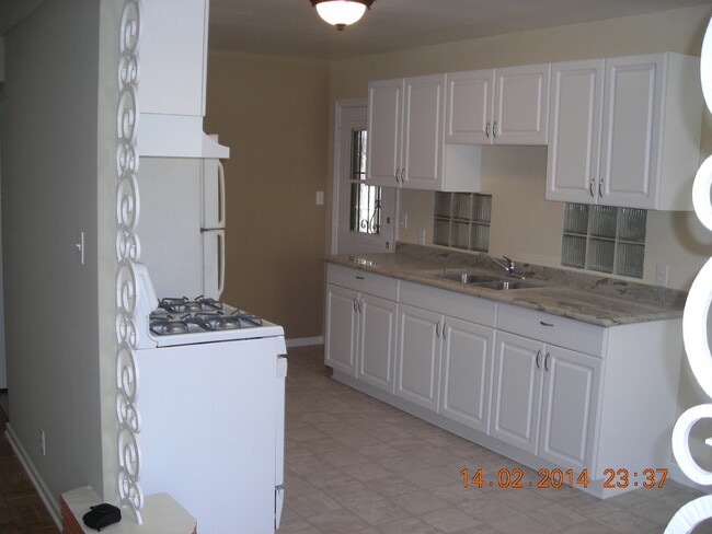 Building Photo - 2624 Lake Ave