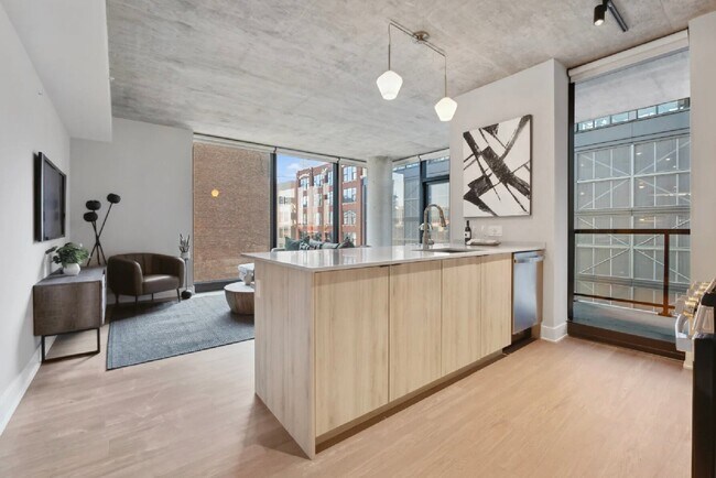 Foto del edificio - 1042 W Van Buren St