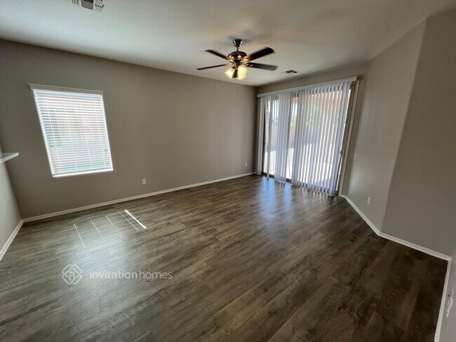 Foto del edificio - 11641 W Western Ave