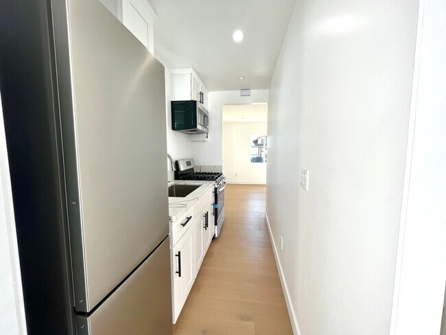 Building Photo - 624