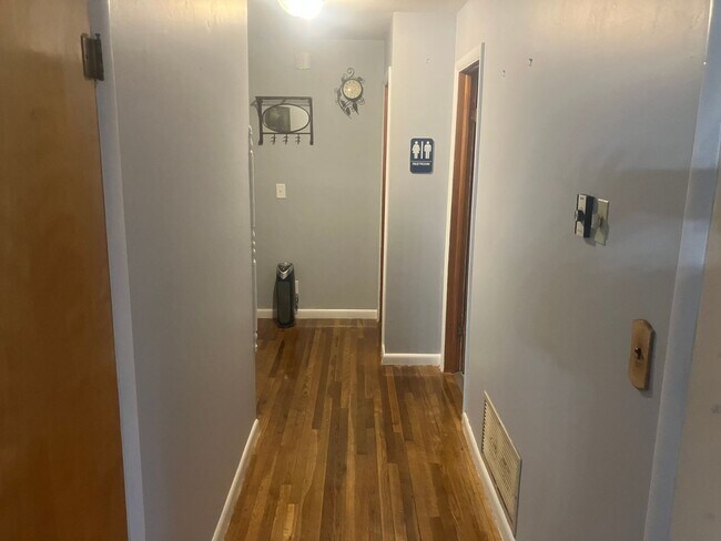 Foto del edificio - Fully furnished three bedroom for short term