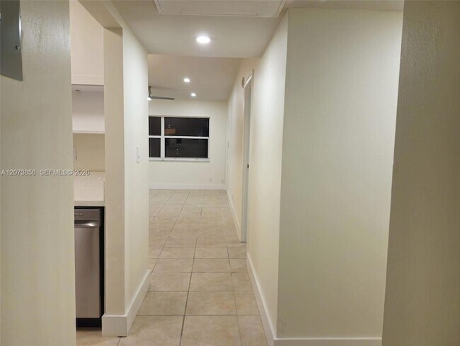 Foto del edificio - 4800 NW 35th St