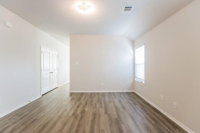 Foto del edificio - 25397 Claremont Hills Ln