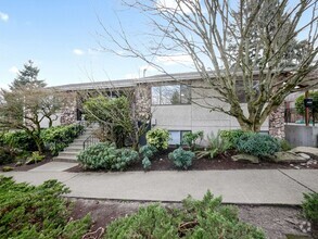 Building Photo - 757 N 90th St