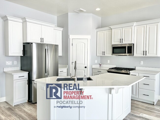 Foto del edificio - "AMAZING NEW HOME FOR RENT" 3 Bed 2 Bath - 2 Car Garage